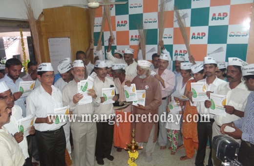 watchman inaugurates new office of Aaam Admi Party in Mangalore